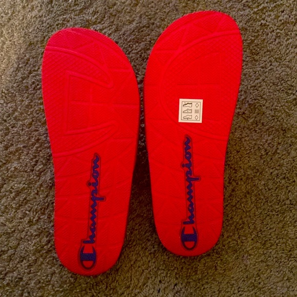 Men’s Champion slides Size 8 - Picture 2 of 3
